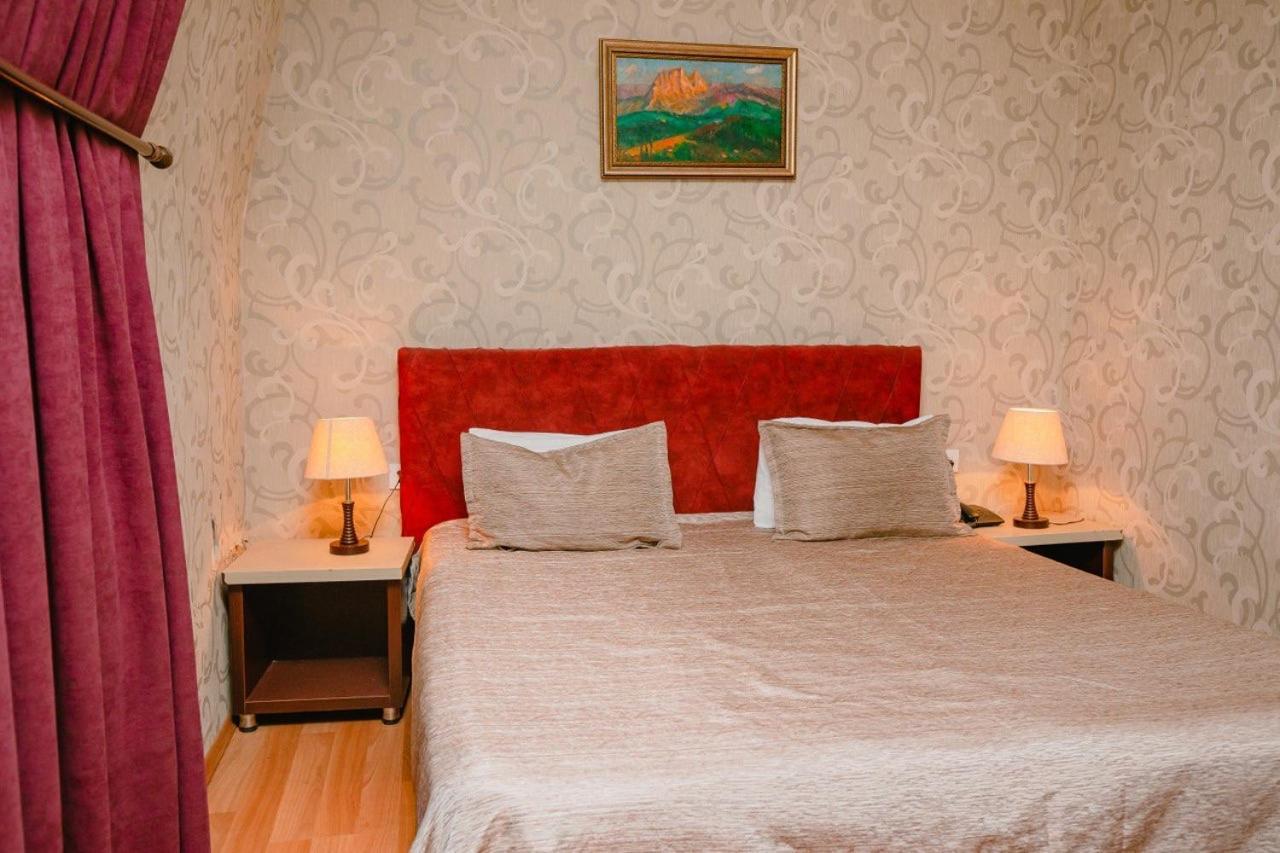 The Center Hotel Bakoe Buitenkant foto