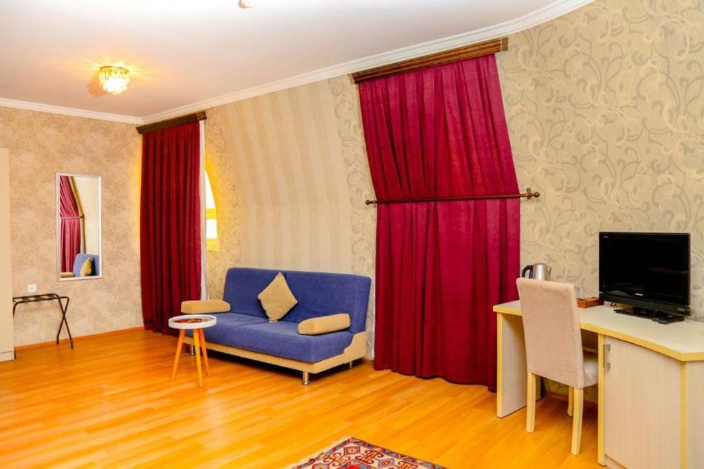The Center Hotel Bakoe Buitenkant foto