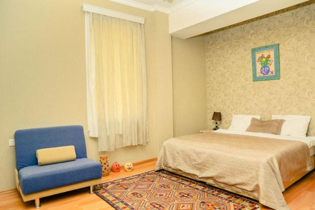 The Center Hotel Bakoe Buitenkant foto