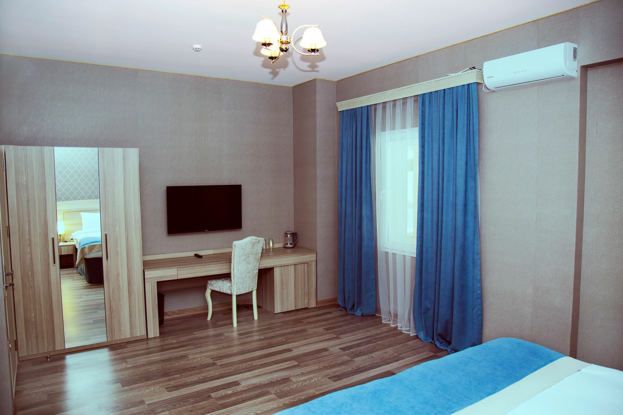 The Center Hotel Bakoe Buitenkant foto